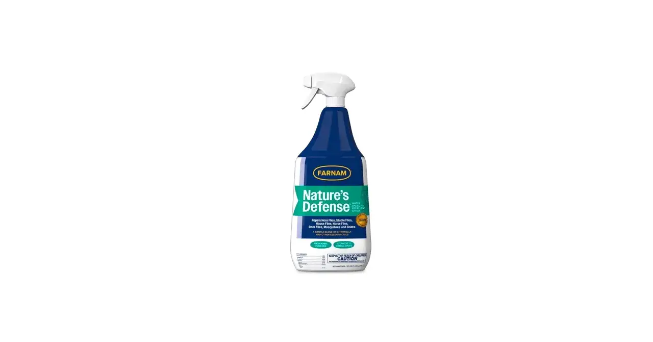 Bouteille de spray Farnam Nature's Defense, un mélange d'huiles essentielles anti mouche, dont la citronnelle.